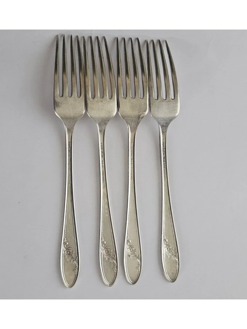 4 Oneida Queen Bess II Dinner Fork 7.5